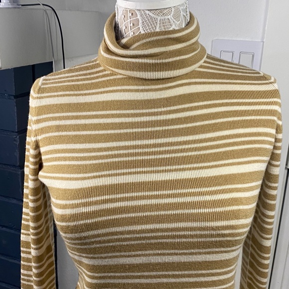 LOFT Tan and Cream Knit Sweater - Picture 5 of 7